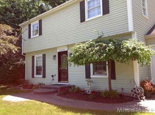 26560 Acacia St, Harrison Township, MI