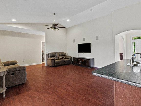 3rd image of 15 Boles Dr