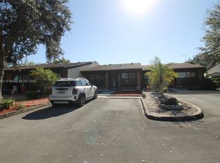 10350 W Cypress Ct, Pembroke Pines, FL 33026