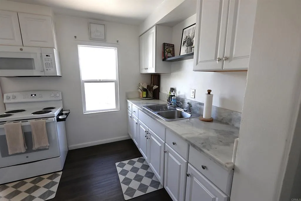 3 bed, 1200 sqft, $3,300 — Photo 3