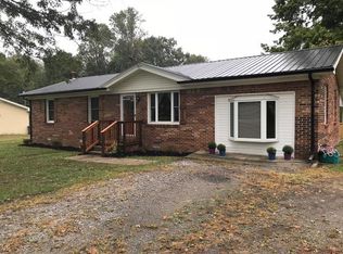 1204 Hollis Ln, Lafayette, TN 37083