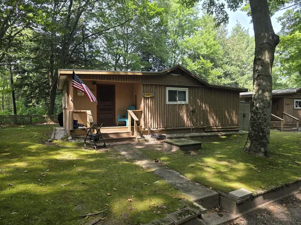 2712 Piney Ridge Rd, Ludington, MI 49431