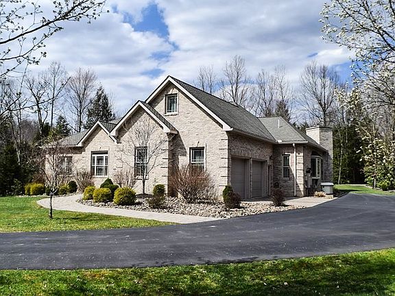 4th image of 465 Whispering Ln