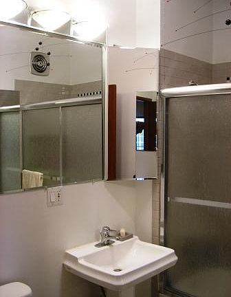 3rd image of 1022 N Oakley Blvd APT 1