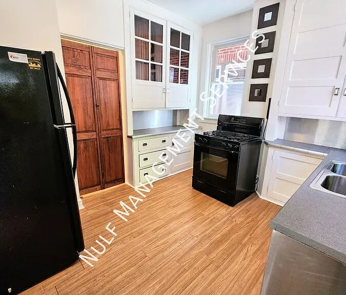 112 Stratford Ave #1 — Photo 2