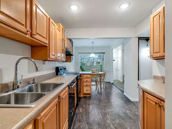 5th image of 3221 Shadowbrook Cir