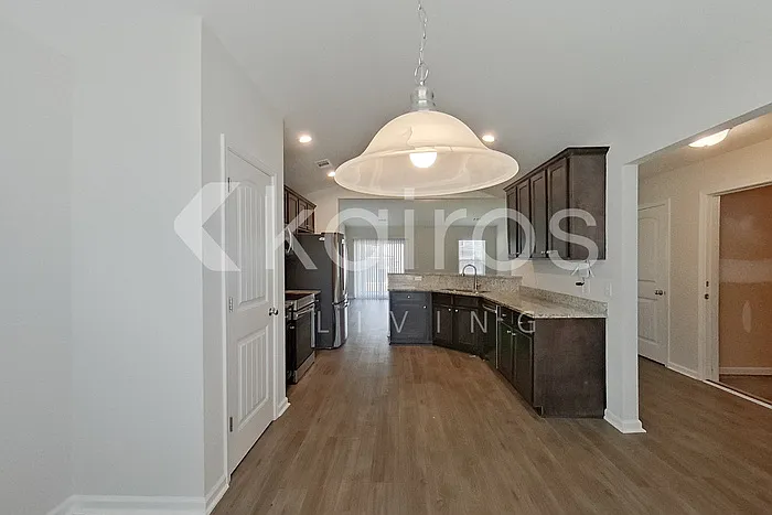 102 Lord Effingham Way — Photo 9