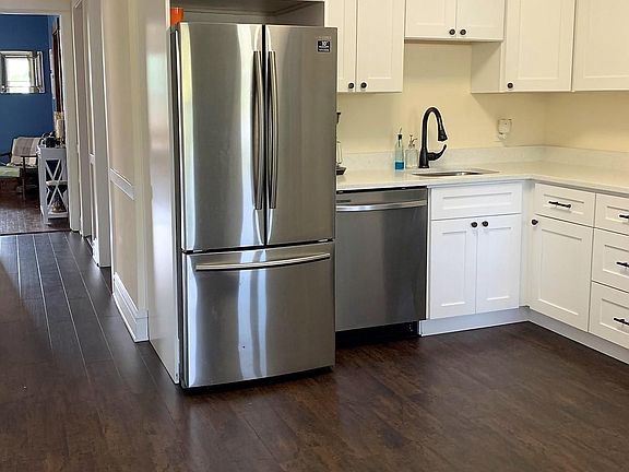 3rd image of 5102 W Sunnyside Ave #2