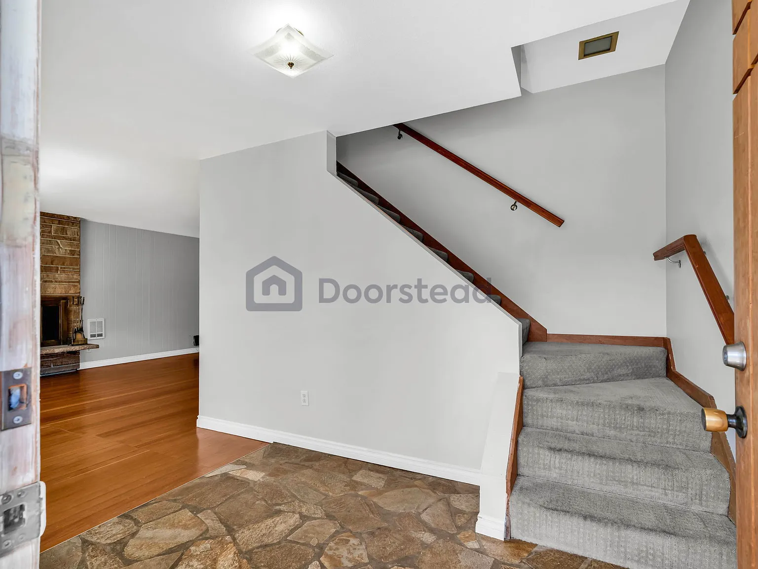 4 bed, 2.0 bath, 2300 sqft, $5,200 — Photo 4