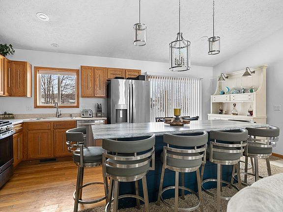 4th image of 2204 Woodcock Ln