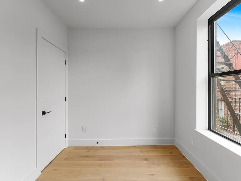 82-86 W Washington Pl #1F — Photo 8