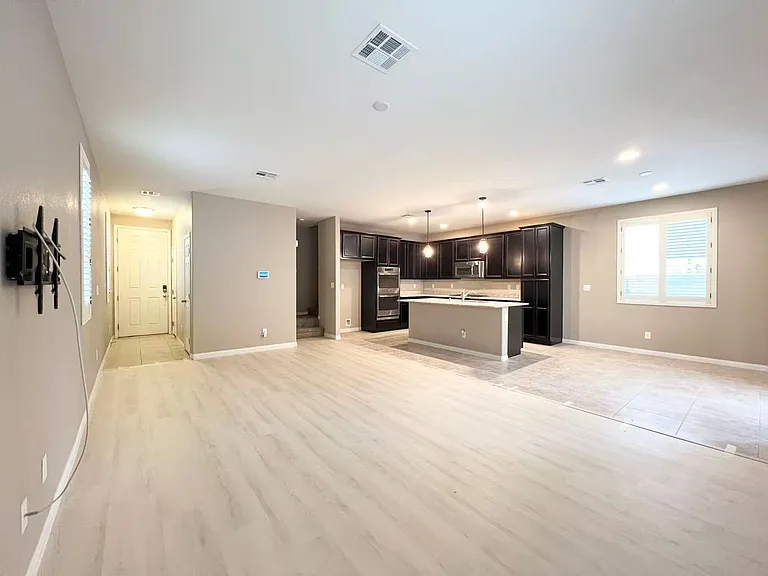 10530 Siesta Key St — Photo 3