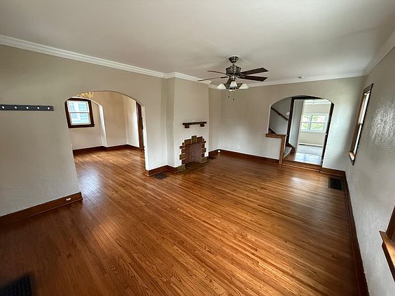 3rd image of 2719 Algonquin Pkwy