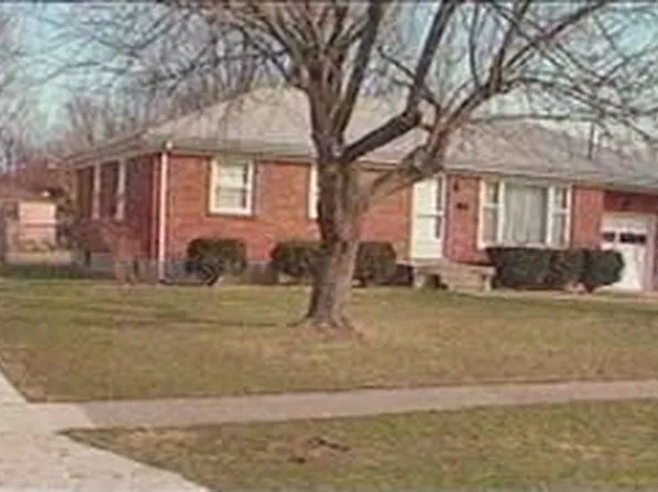 2009 Floradora Dr, Louisville, KY 40272