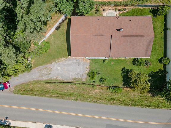 4th image of 313 McArthur St