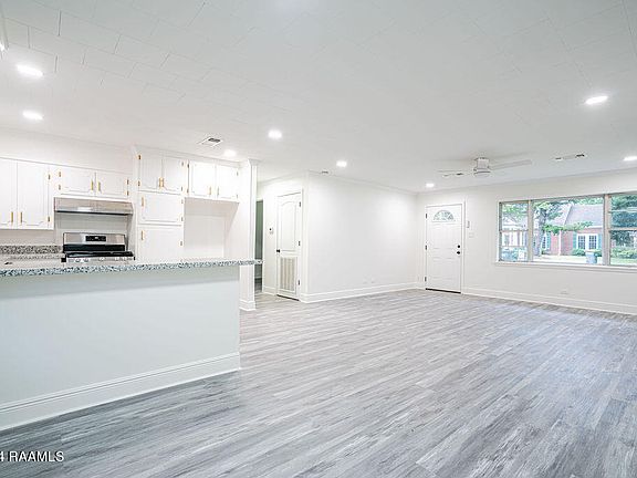 5th image of 403 Caroline St