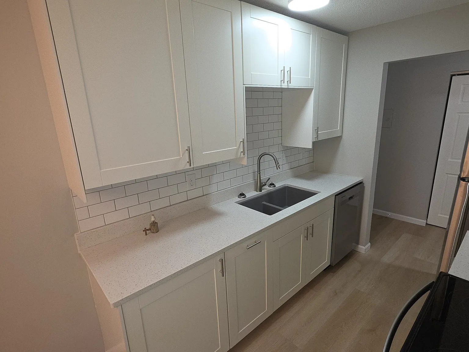 1 bed, 1.5 bath, 768 sqft, $1,549 — Photo 4