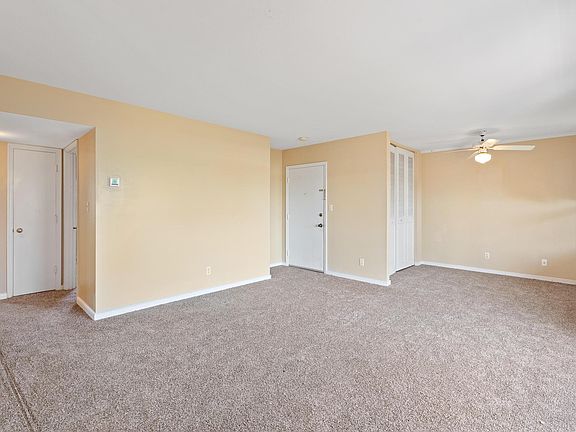 3rd image of 913 S Colonial Ct #0