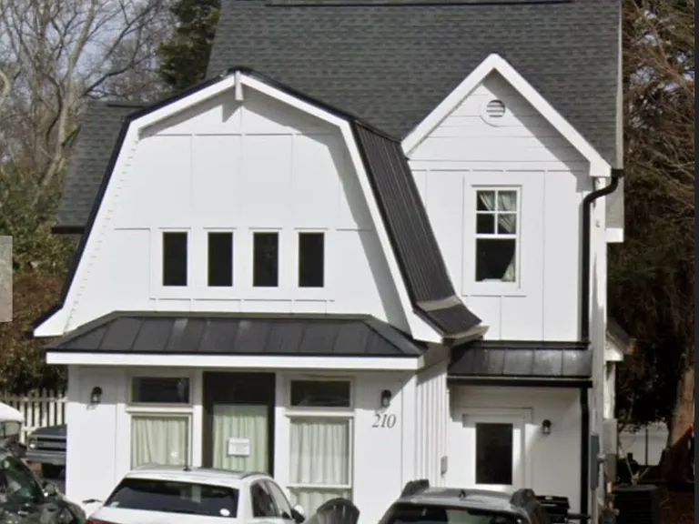 210 Armour St — Photo 1