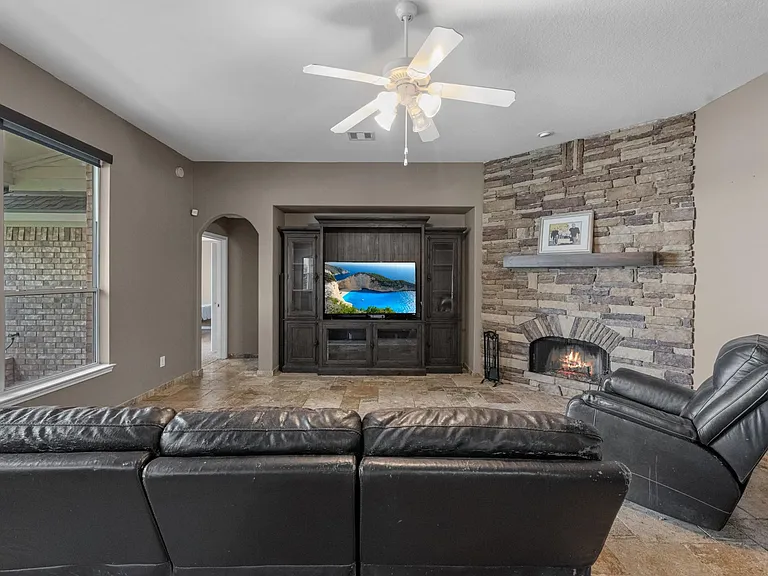 2519 Fair Oak St — Photo 7