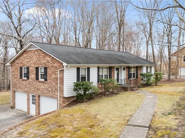 1709 Brandywine Dr, Clemmons, NC 27012