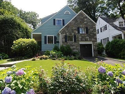 1st image of 7 Woody Ln