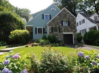 7 Woody Ln, Larchmont, NY 10538