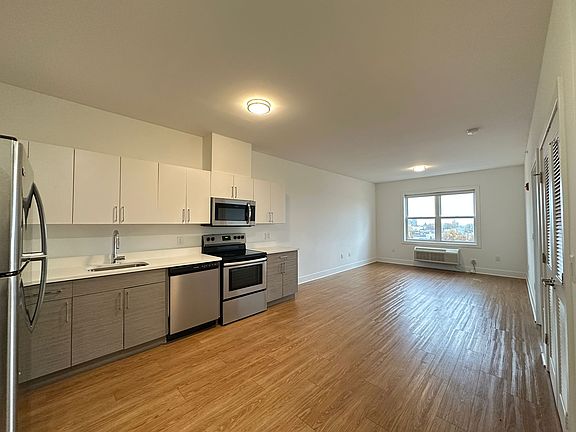 3rd image of 428 Bergen Ave #515E