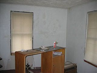 3rd image of 229 Pearl St