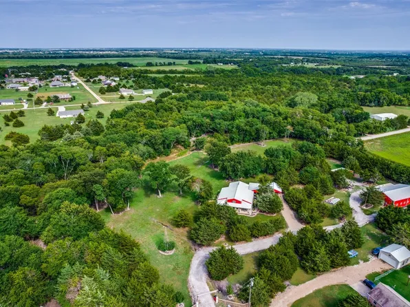 132 Tiger Ln, Trenton, TX 75490