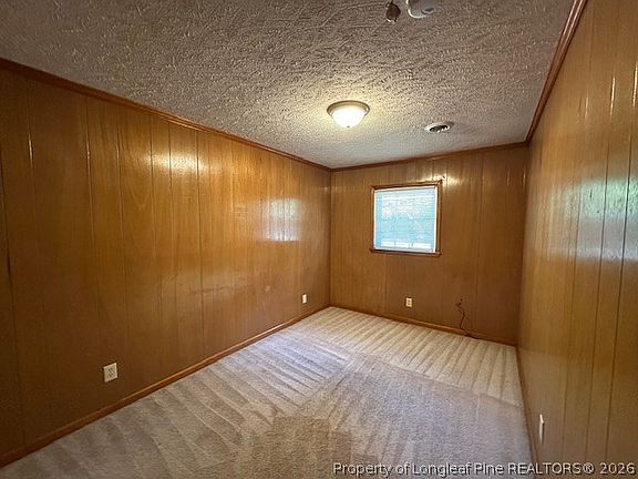 5th image of 909 Southview Cir #B