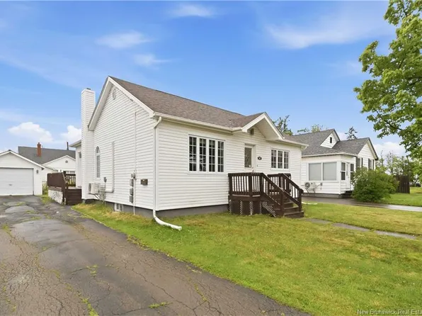 14 Keillor St, Moncton, NB E1C 7K7