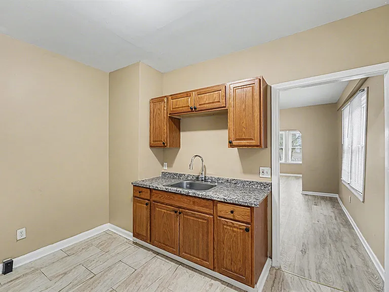 3226 Carter St — Photo 7