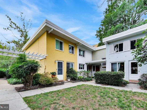 747 3rd St SW #402, Washington, DC 20024