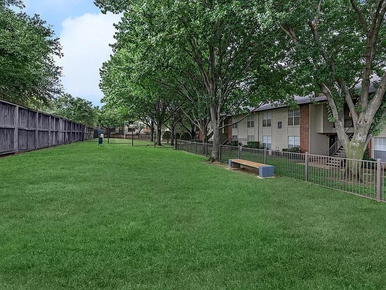 OAKCHASE — Photo 17