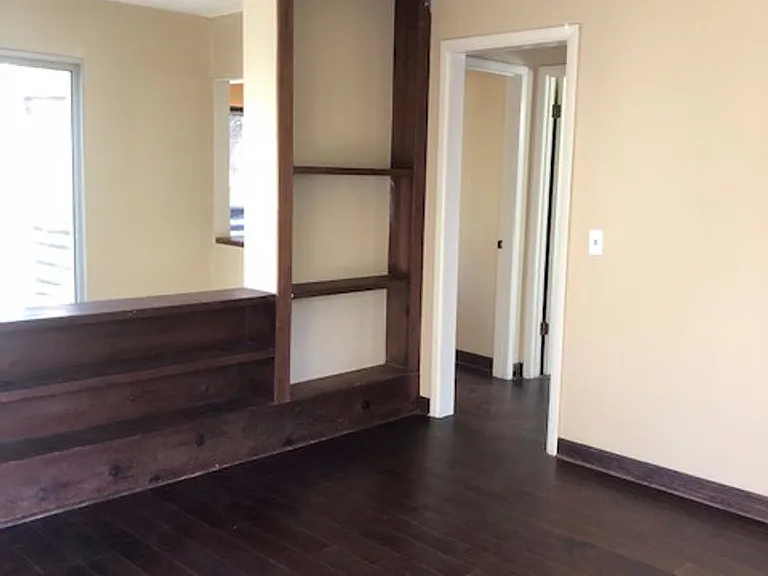 1323 Hickory Ln — Photo 14