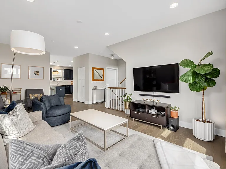 450 Bluff Ave — Photo 12