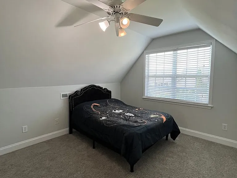 642 Hillside Dr — Photo 32