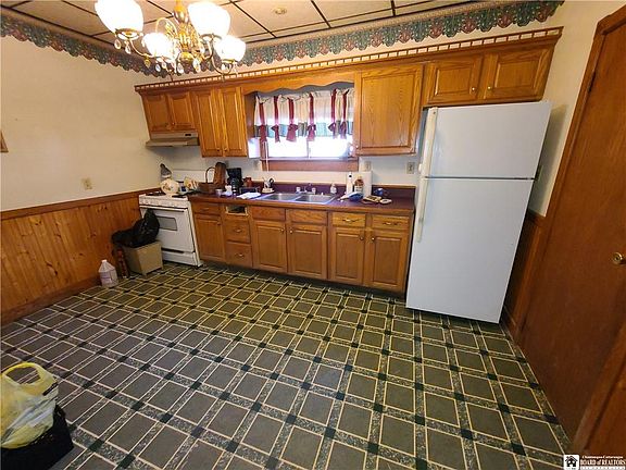 4th image of 75 Wellsville St