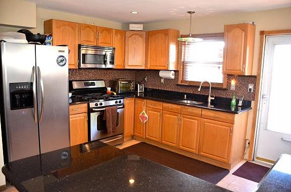 4th image of 3133 Avenue W