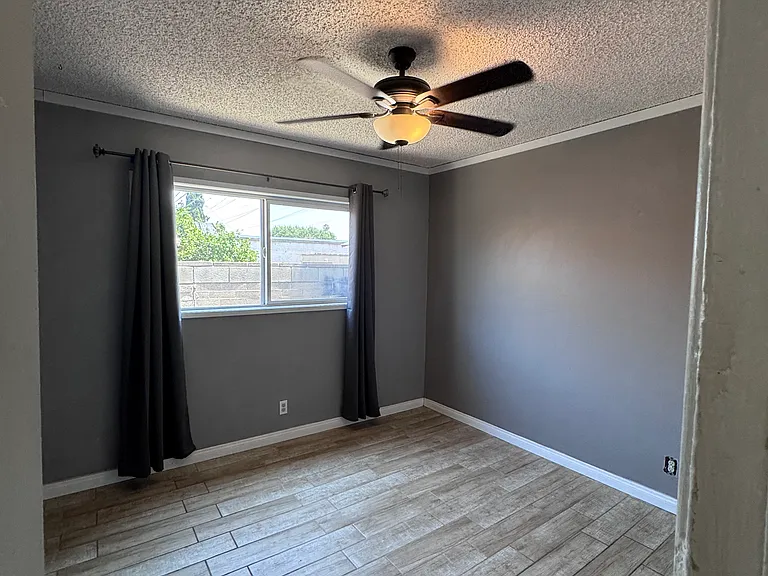 2770 1/2 Glenwood Pl — Photo 9