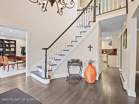 4th image of 30 Hillview Ln