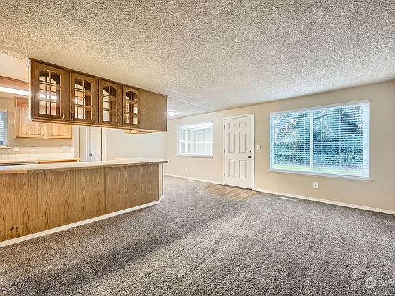3rd image of 7444 S Pine Street