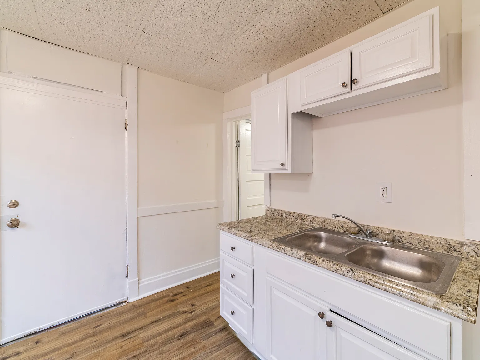 1 bed, $1,000 — Photo 3