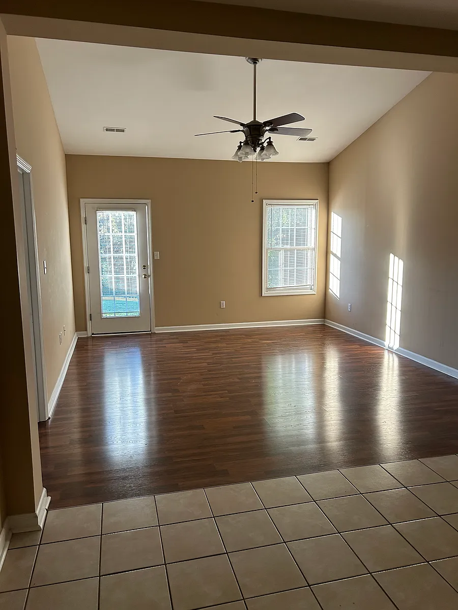 Building Photo - 874 Melanie Ln #874