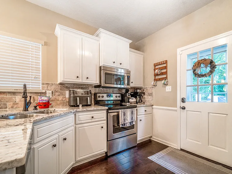 2037 Glennfield Ln — Photo 14