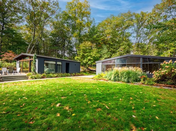 18 Moccasin Hl, Lincoln, MA 01773
