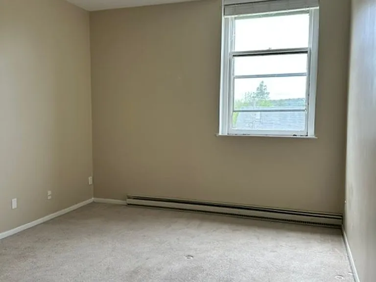 7 1/2 Marvin St — Photo 10
