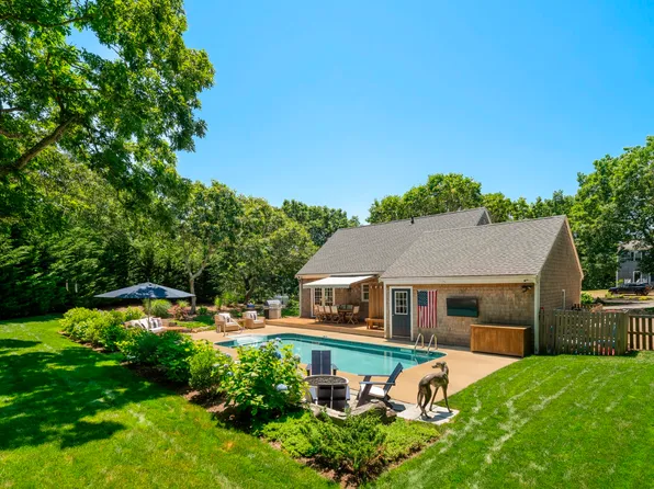 41 Dodgers Hole Rd, Edgartown, MA 02539