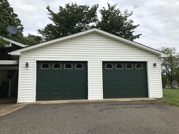 4th image of 111 Eanes St